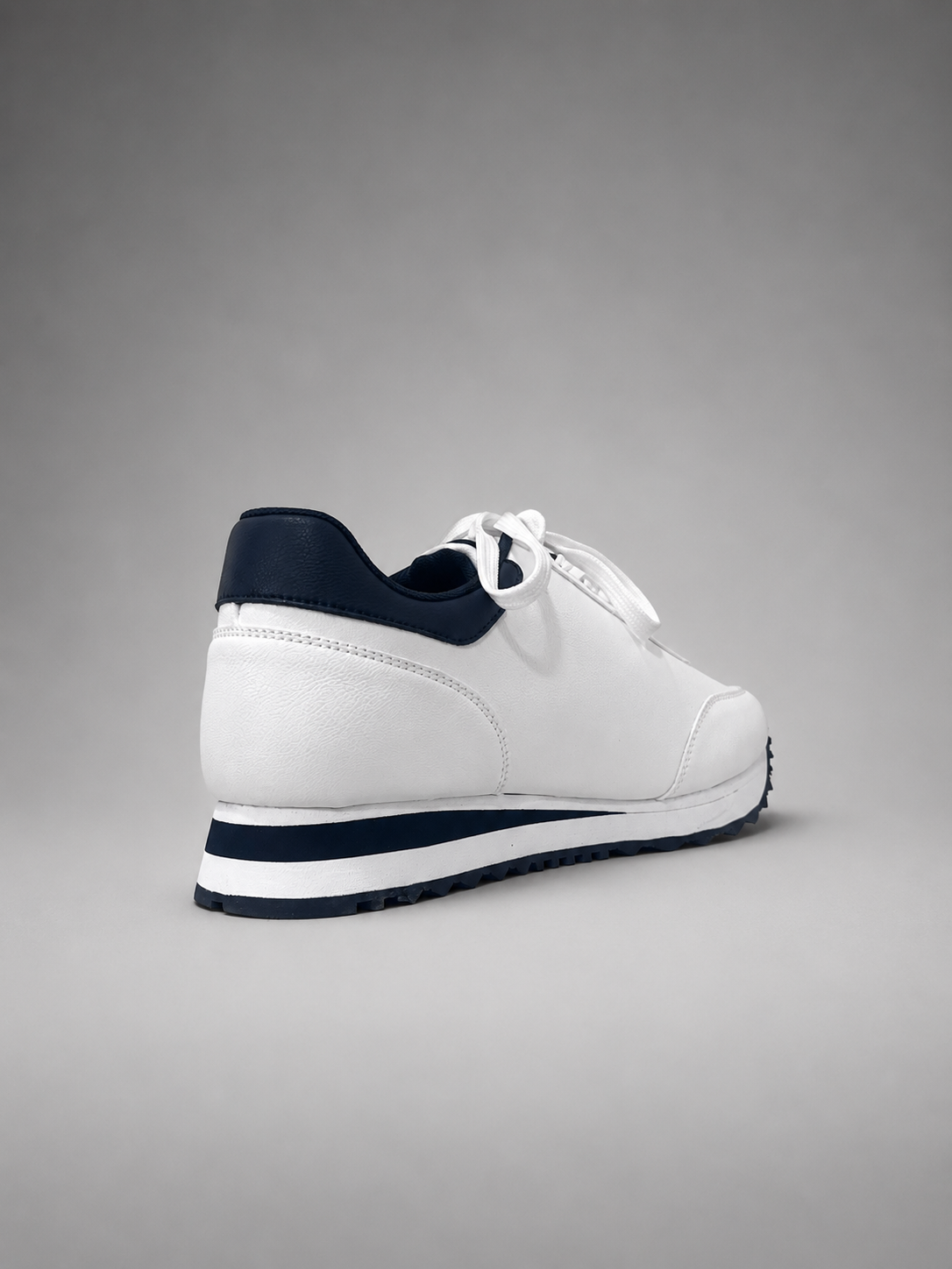 AeroStride Classic Runner – White & Navy