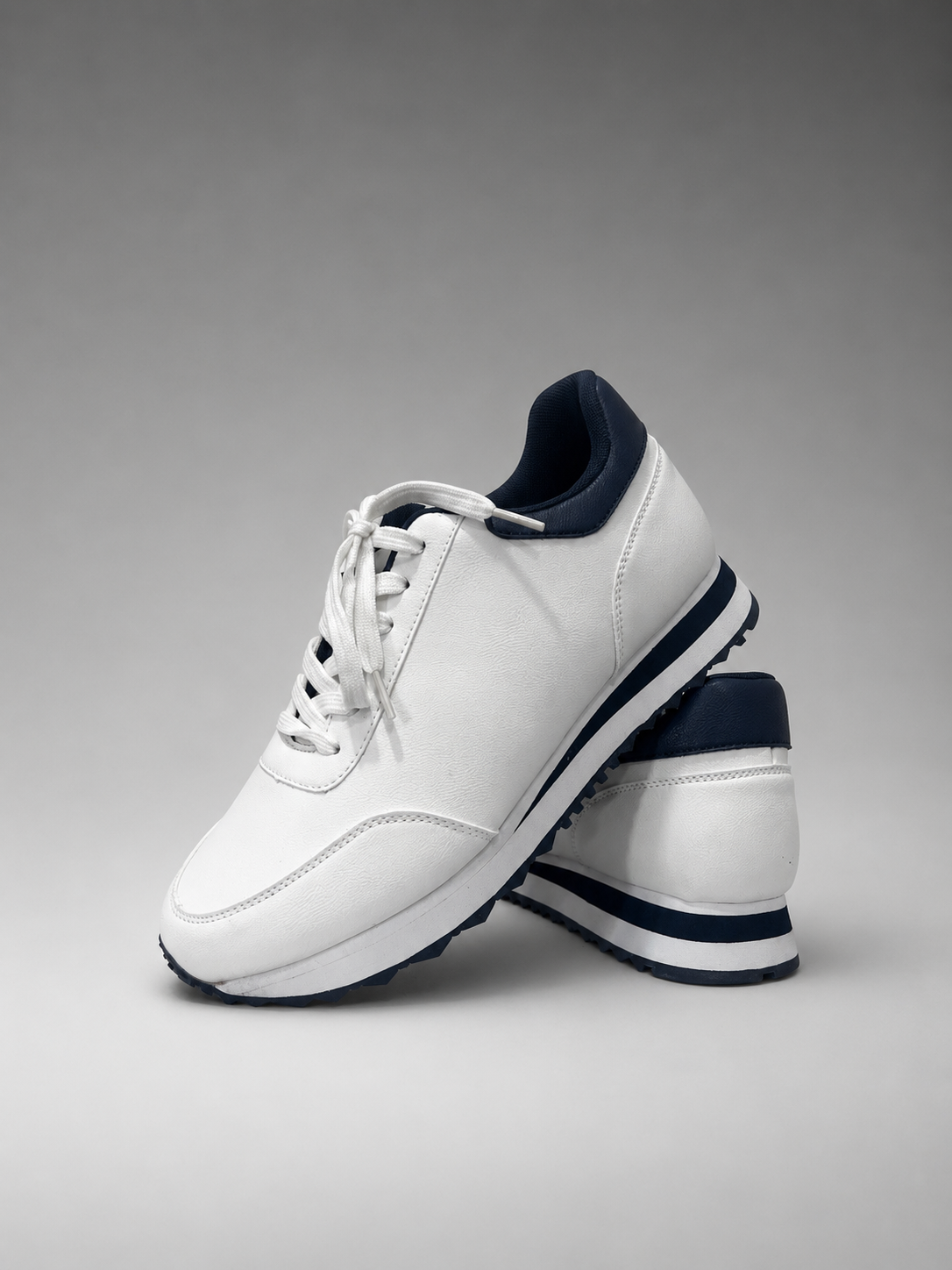 AeroStride Classic Runner – White & Navy
